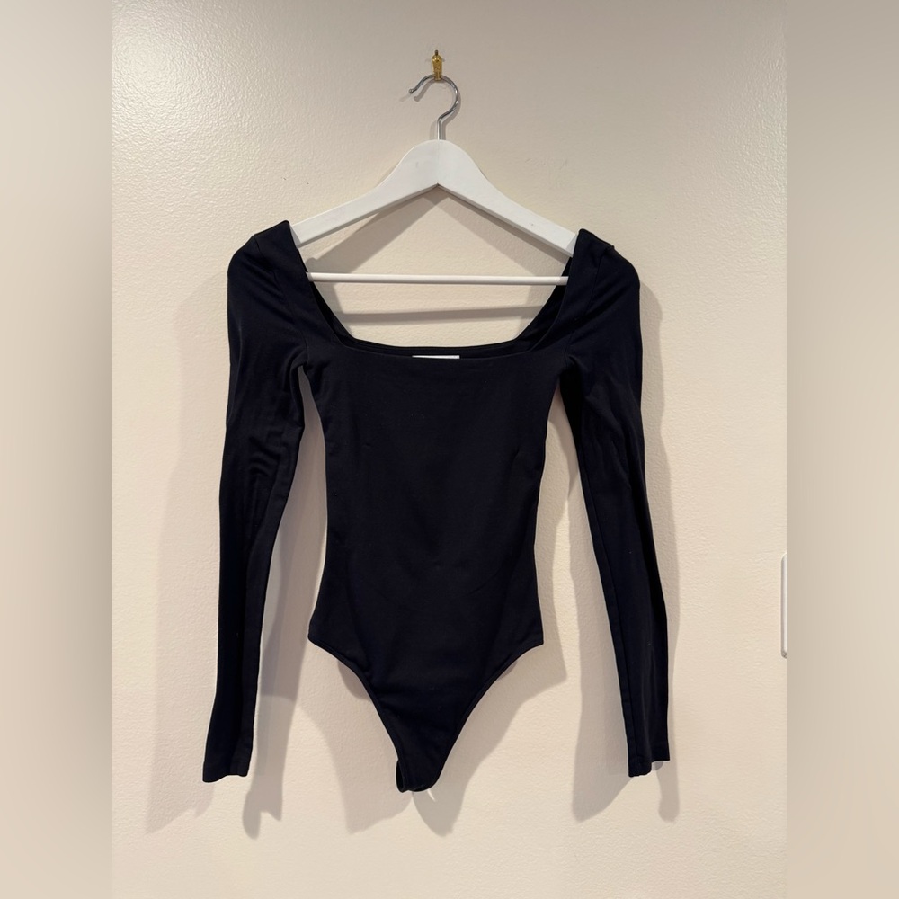 Aritzia - Babaton Contour Black Square Neck Bodysuit
